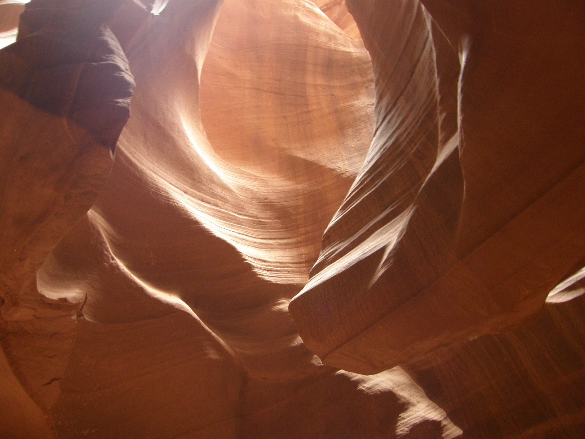 Lichtstralen in de golvende zandsteenwanden van Antelope Canyon
